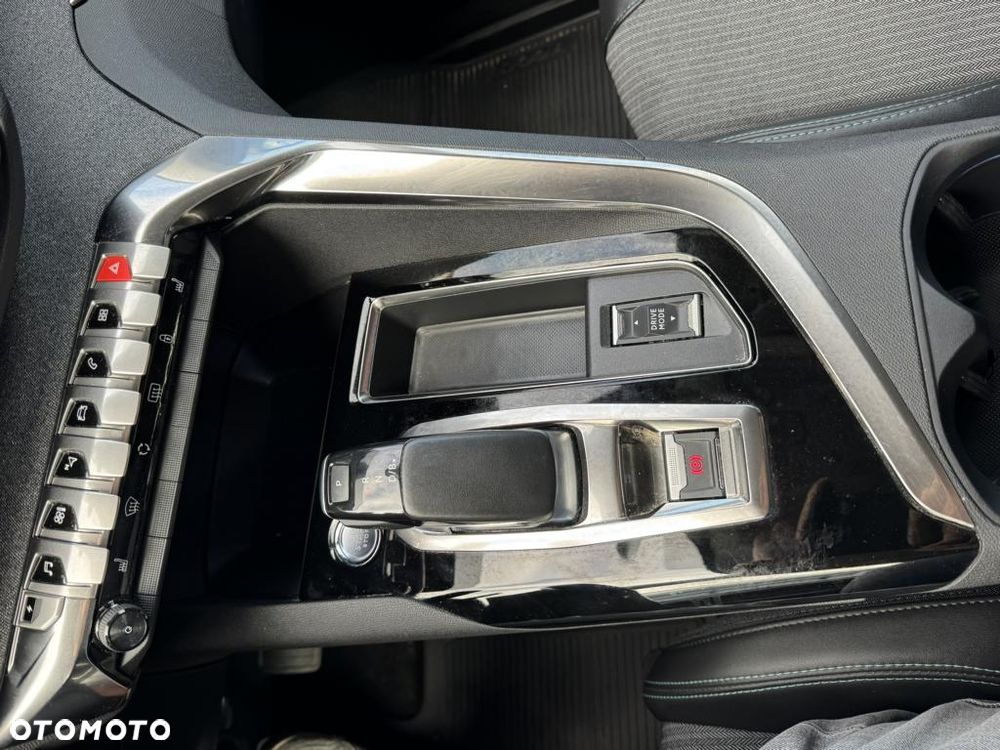 Peugeot 3008 225 e-EAT8 Allure - 12