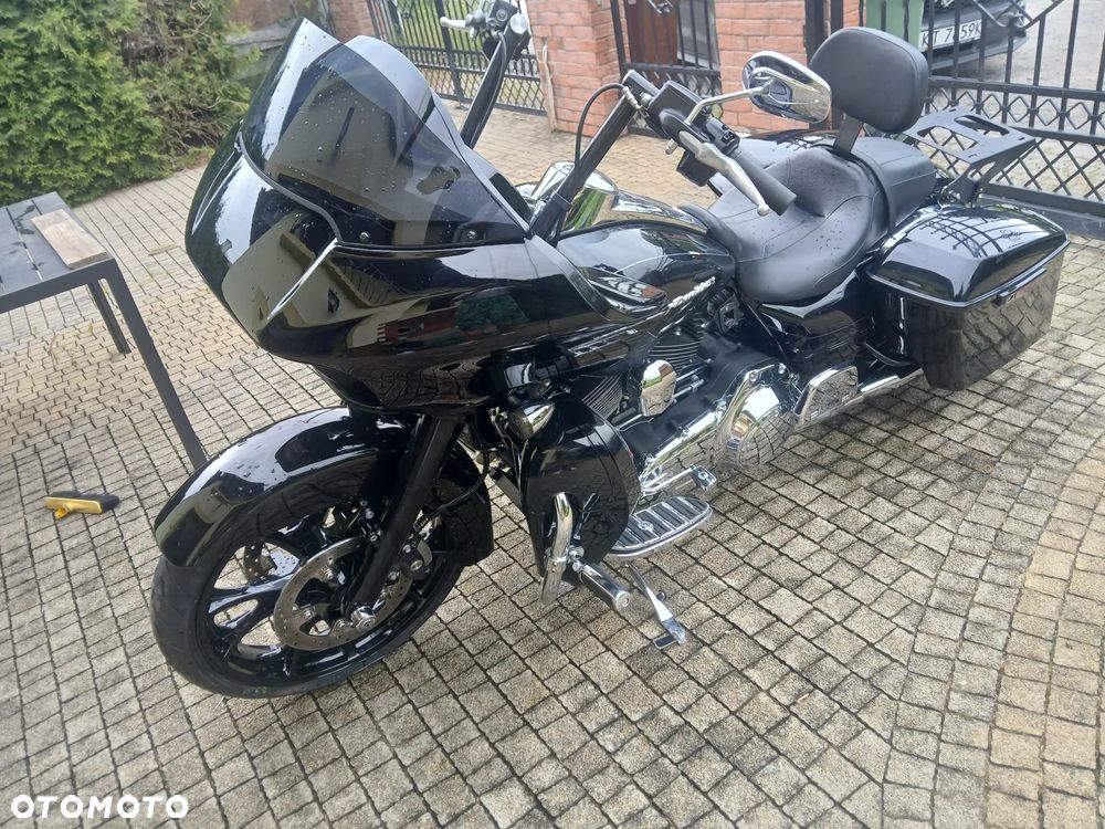 Harley-Davidson Touring Road Glide - 2