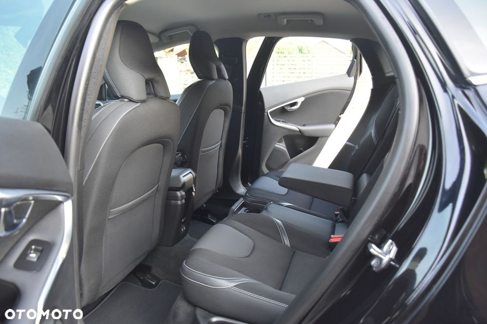 Volvo V40 D4 Drive-E Momentum - 16