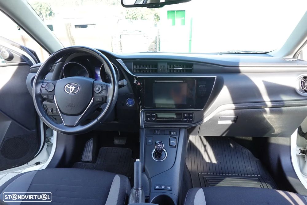 Toyota Auris Touring Sports 1.8 HSD Freestyle - 12