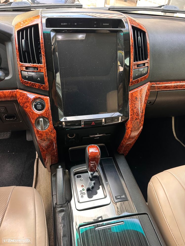 Toyota Land Cruiser Executive - 6