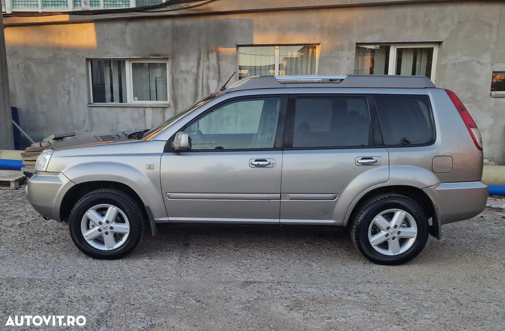 Nissan X-Trail 2.2 dCi 4x4 DPF Elegance - 4