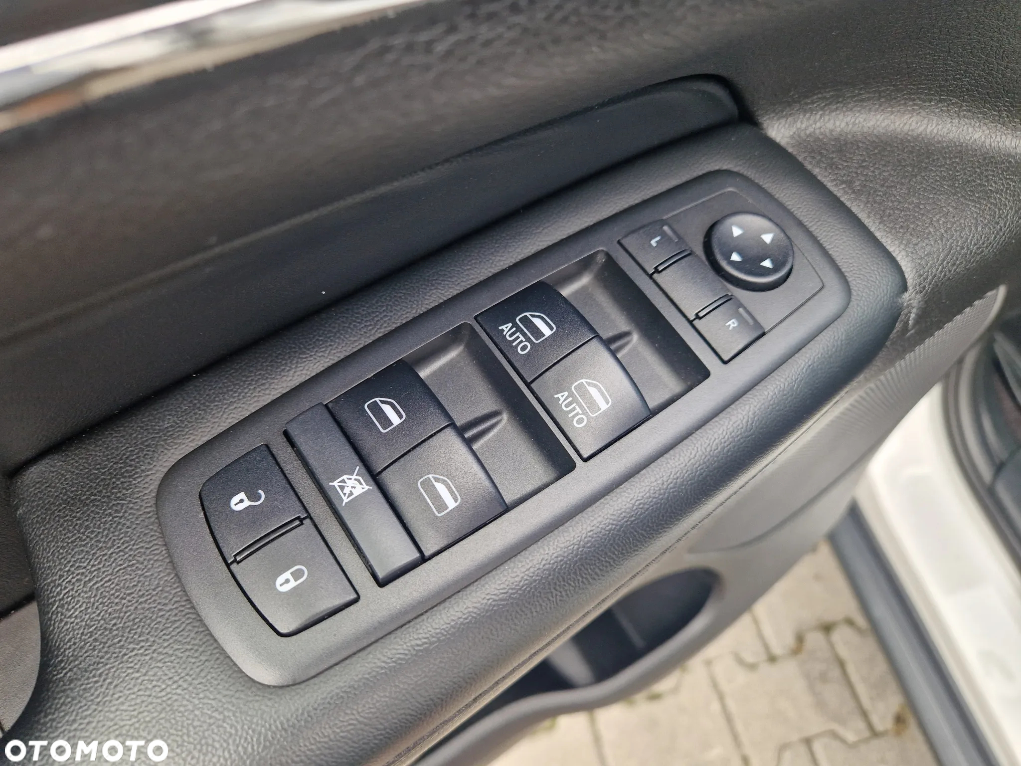 Jeep Grand Cherokee - 13