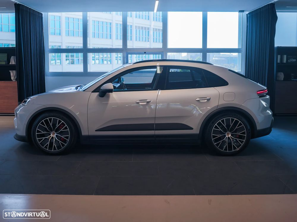 Porsche Macan Electric 4S - 8