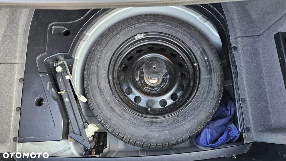 BMW Seria 5 523i - 28