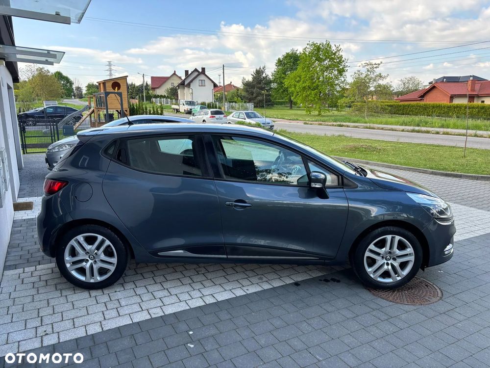 Renault Clio 1.2 16V 75 Life - 17