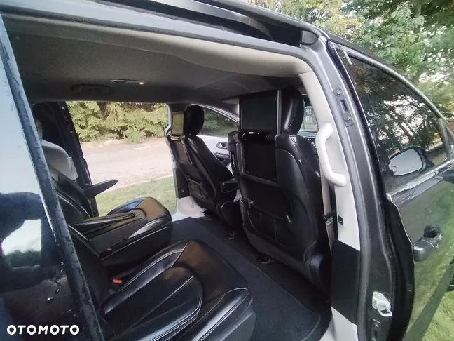 Chrysler Pacifica - 18