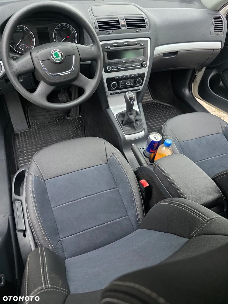Skoda Octavia 1.6 Ambition - 14