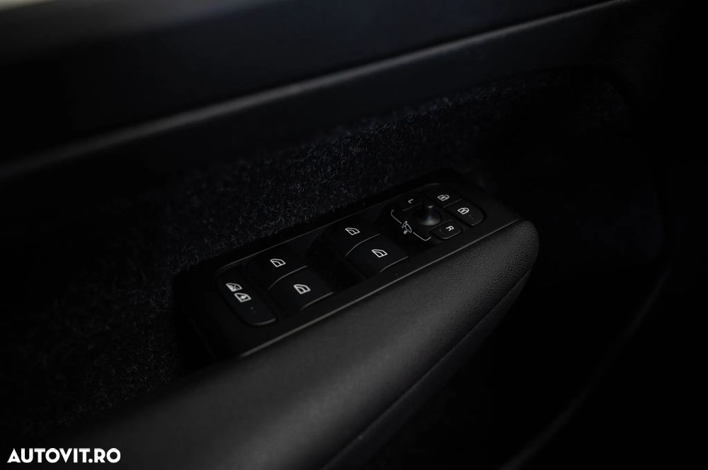 Volvo XC 40 T3 Geartronic Momentum - 24