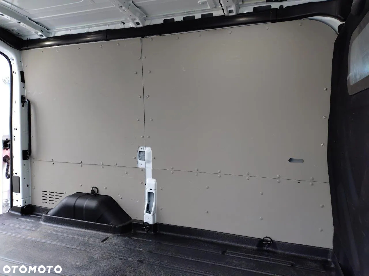 Ford E-Transit - 11