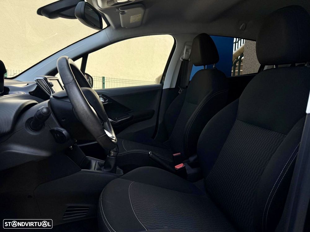 Peugeot 208 1.2 PureTech Style - 12