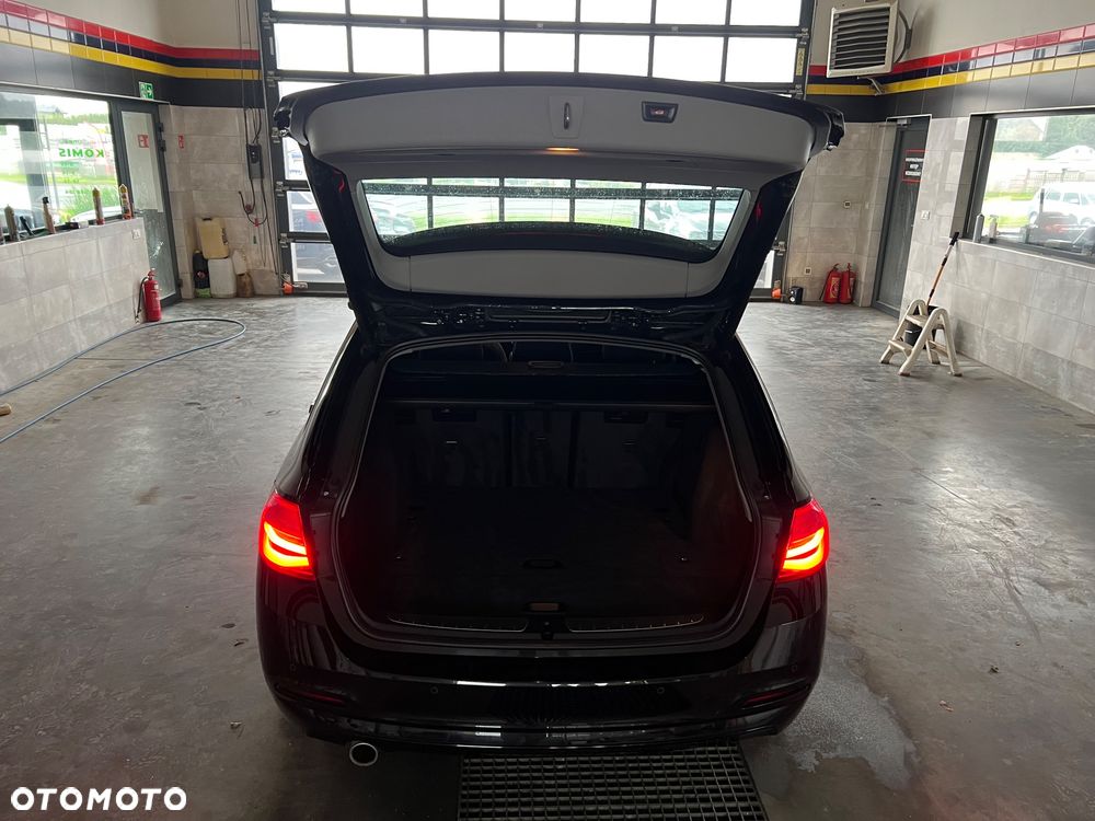 BMW Seria 3 318d xDrive - 22