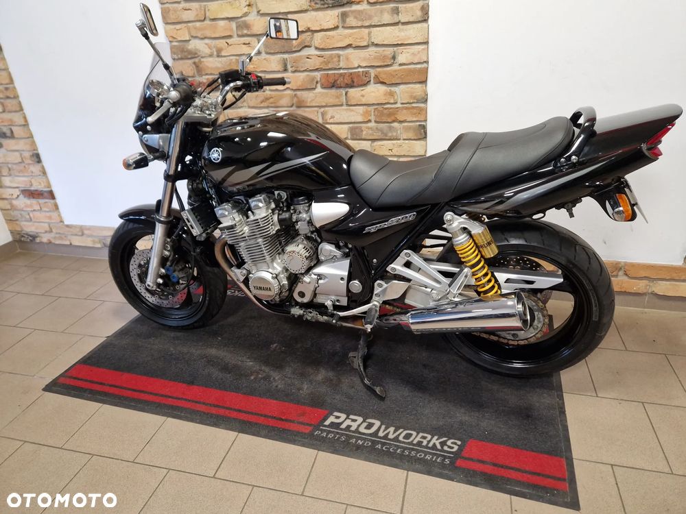 Yamaha XJR - 4