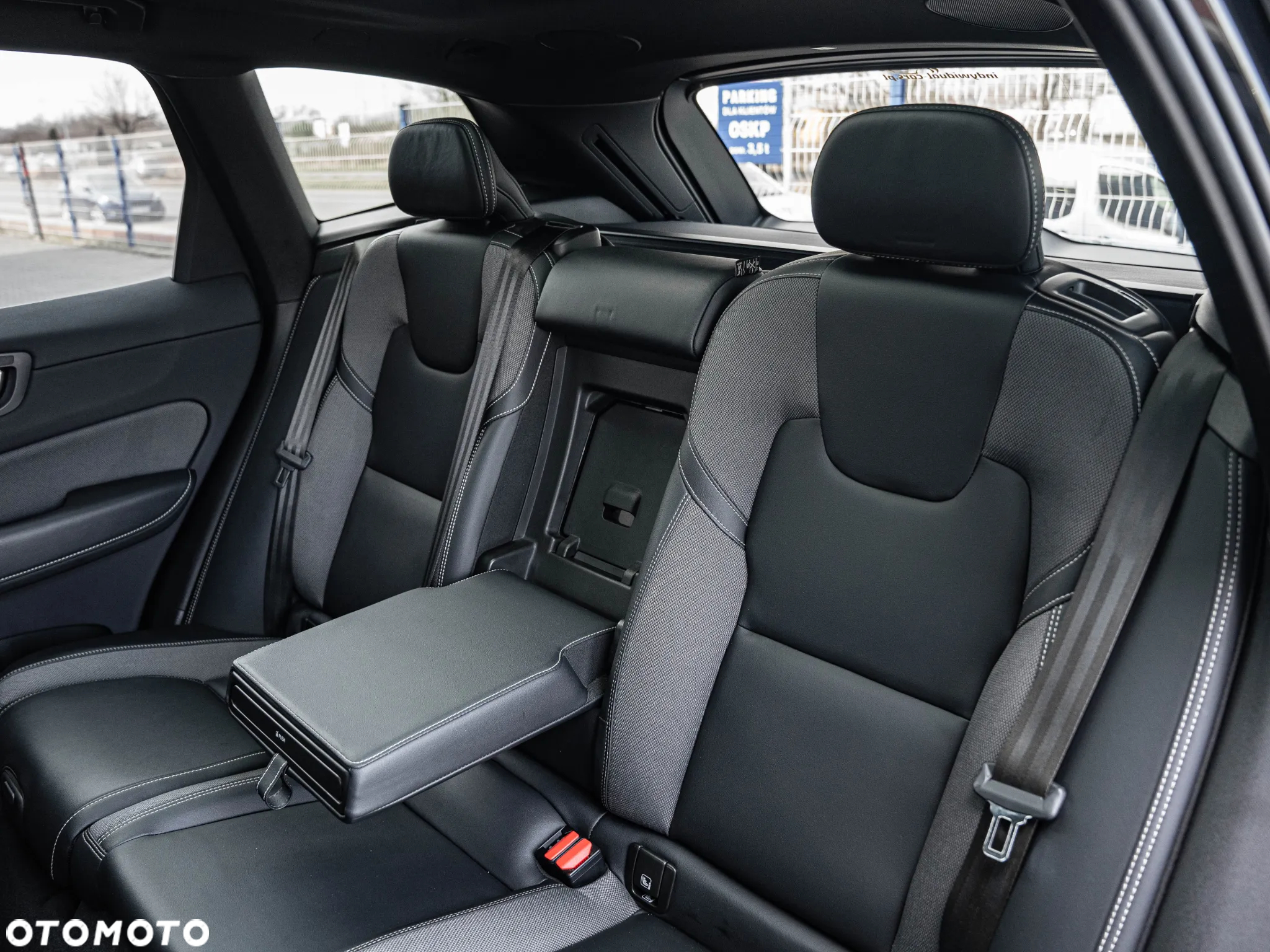 Volvo XC 60 T8 AWD Plug-in Hybrid Ultra Dark - 30