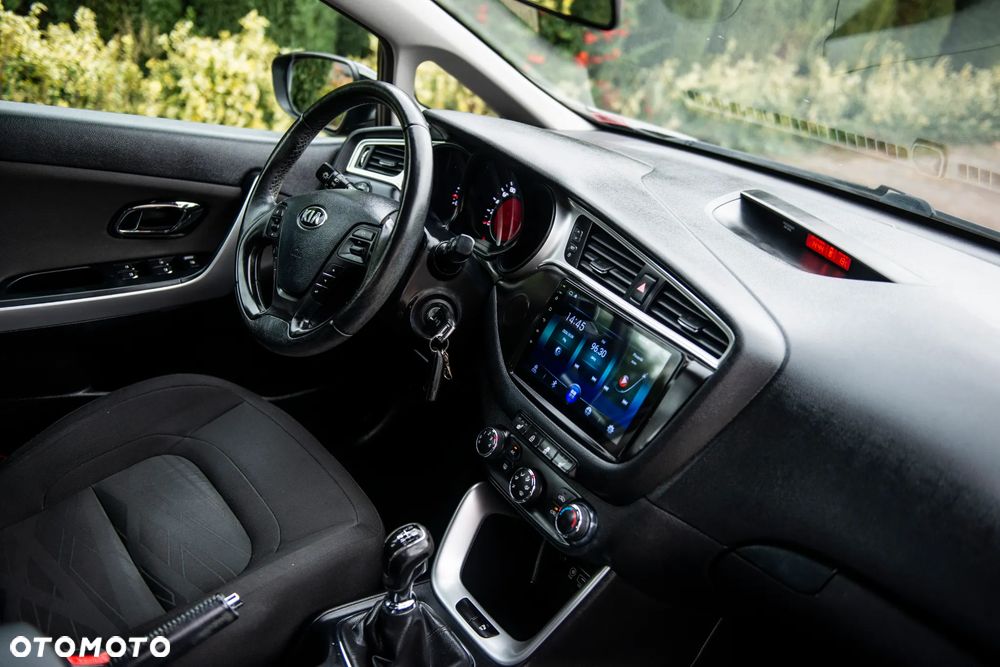 Kia Ceed 1.6 GDI ISG Vision - 39