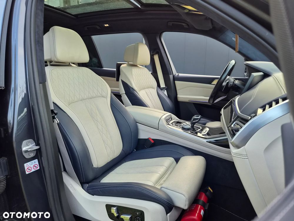 BMW X7 - 25
