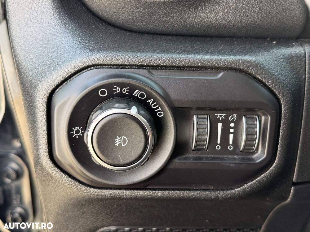 Jeep Wrangler Unlimited 3.6 Automatik Sahara - 11