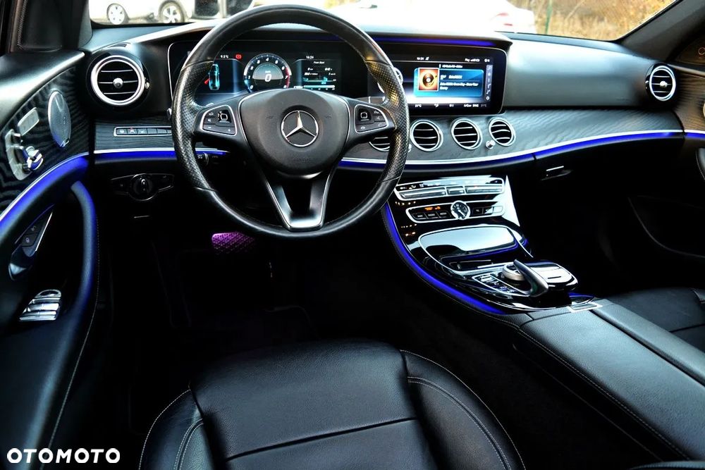 Mercedes-Benz Klasa E 250 9G-TRONIC AMG Line - 6