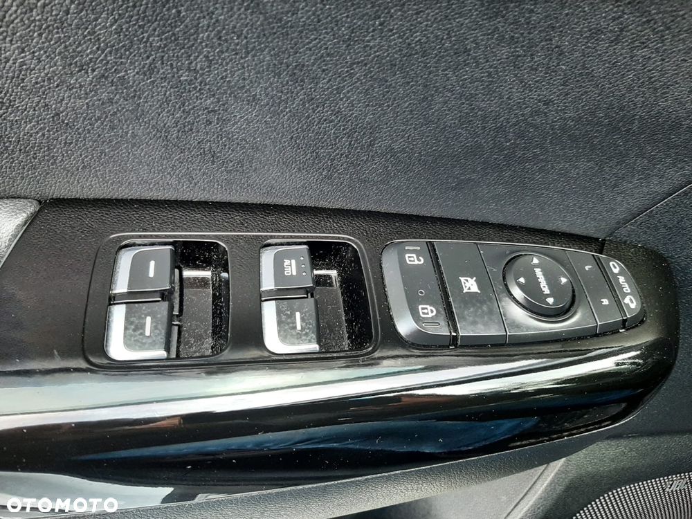 Kia Sportage 2,0 CRDI AWD GT Line - 32
