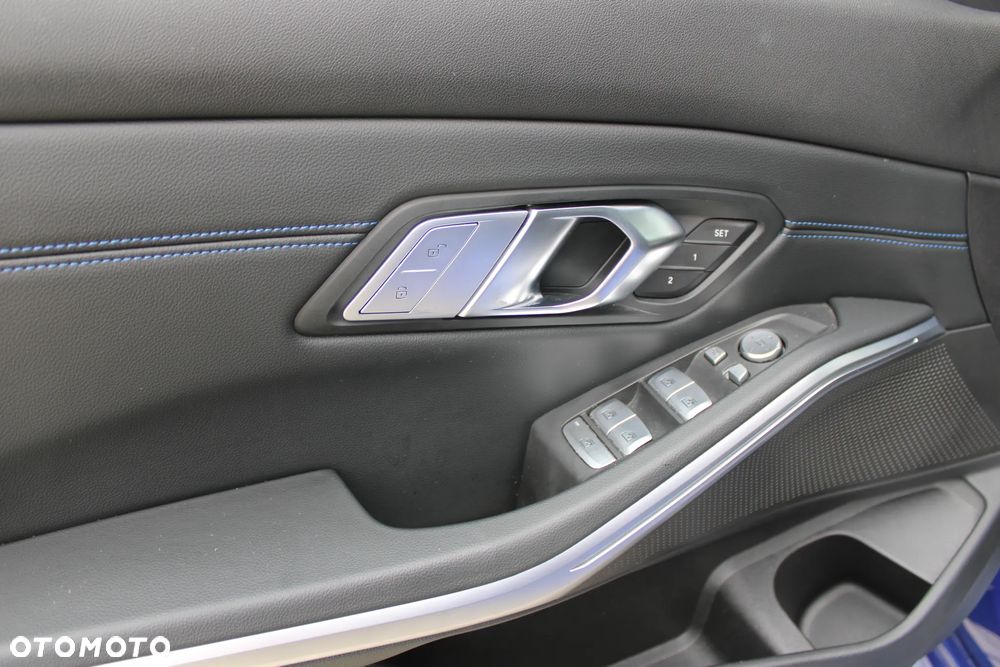 BMW Seria 3 330i xDrive M Sport sport - 25