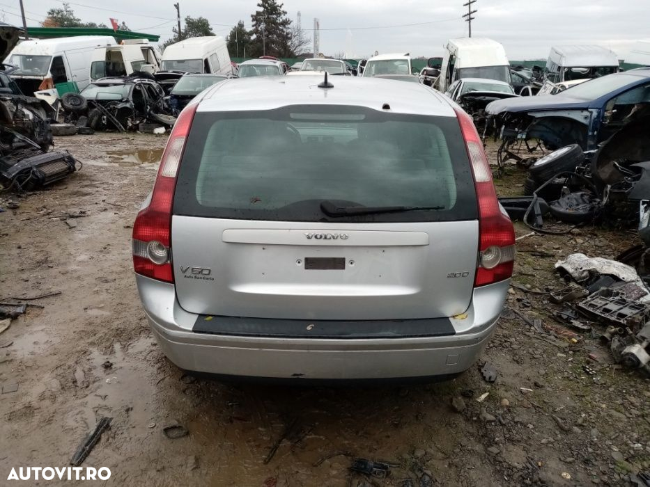 Dezmembrez Volvo V50 2.0 diesel - 7