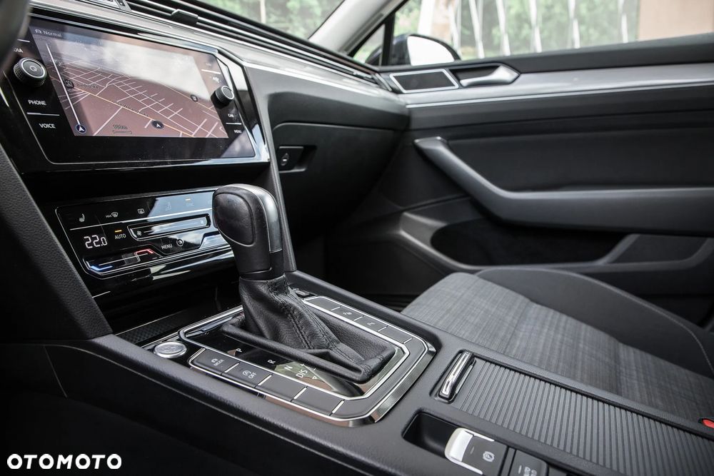 Volkswagen Passat - 25