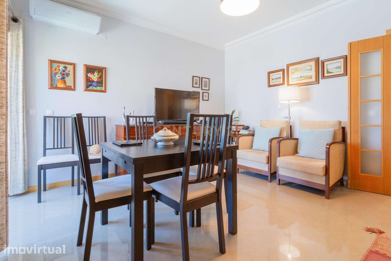 Apartamento T2 / Duplex, com Garagem, sito na Sobreda, concelho de Alm - Grande imagem: 5/23