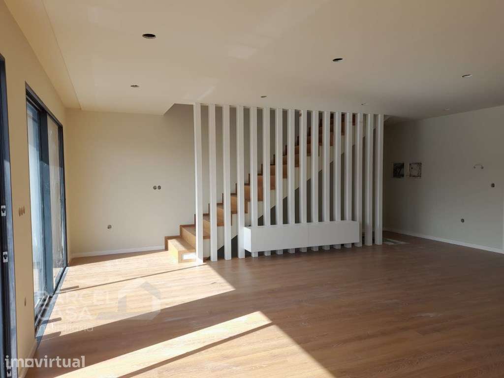 Apartamento T4 Duplex com garagem fechada em Arcozelo - Barcelos - Grande imagem: 3/26
