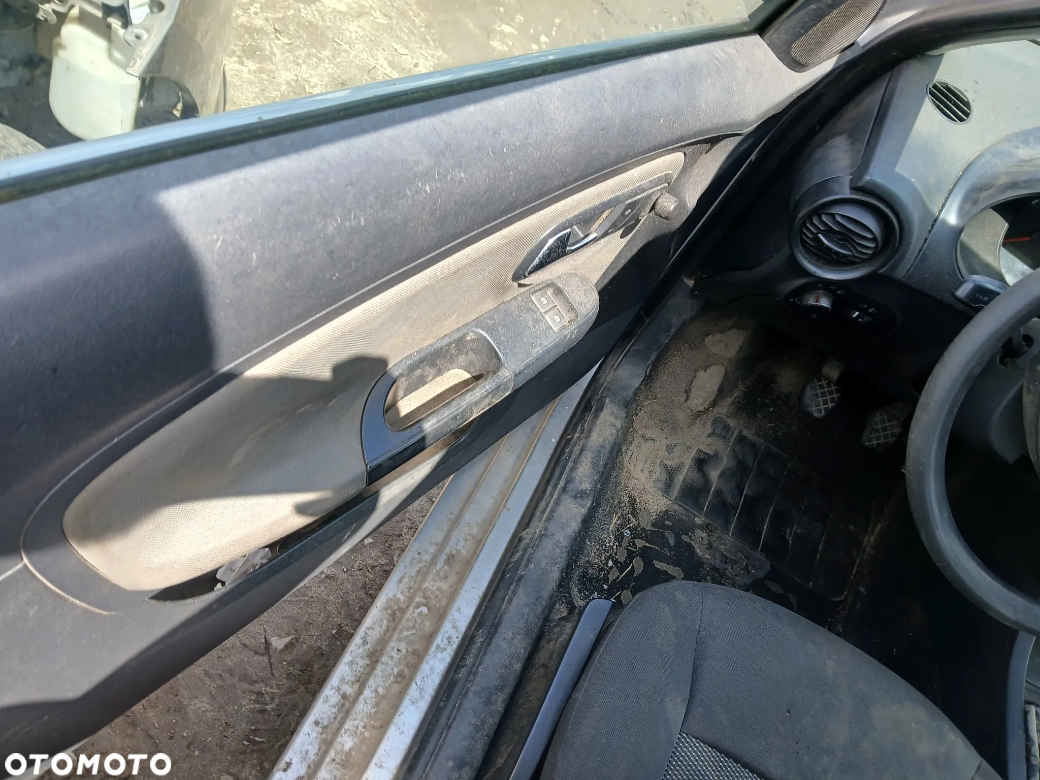 seat ibiza III fotel fotele kanapa deska kokpit podsufitka boczek boczki klamka podłokietnik licznik - 2
