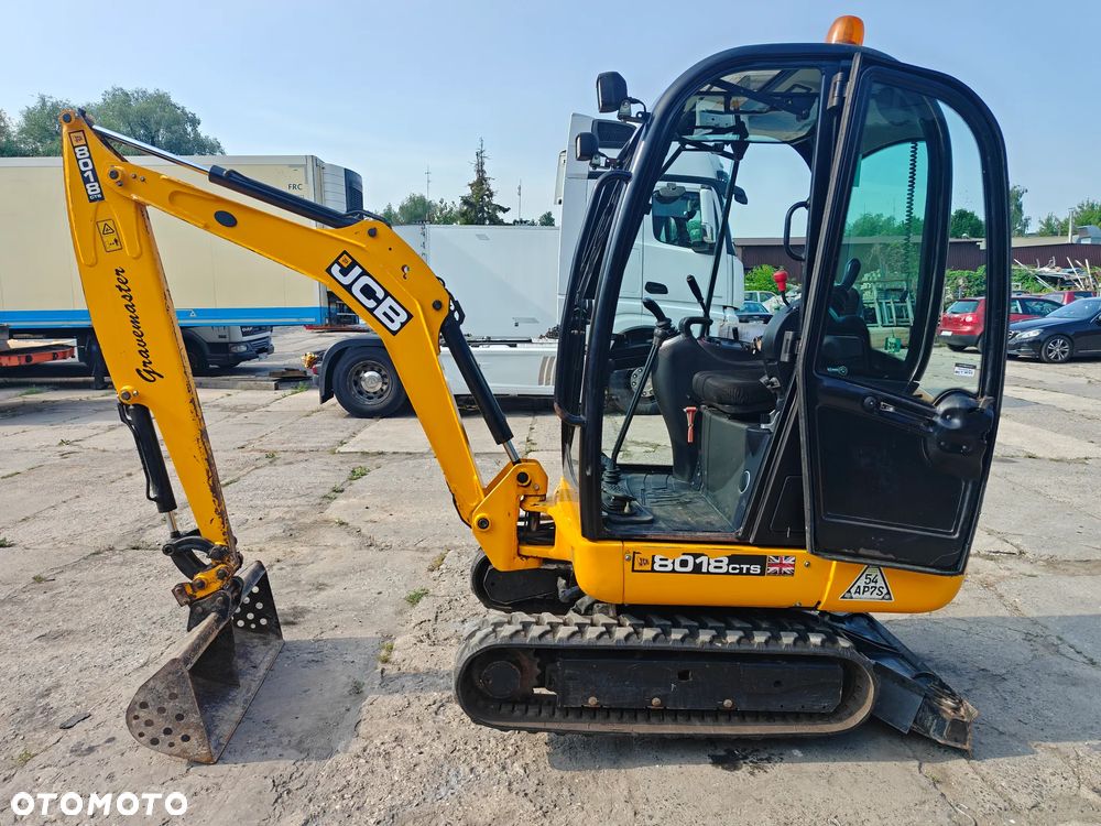 JCB 8018 gravemaster - 27