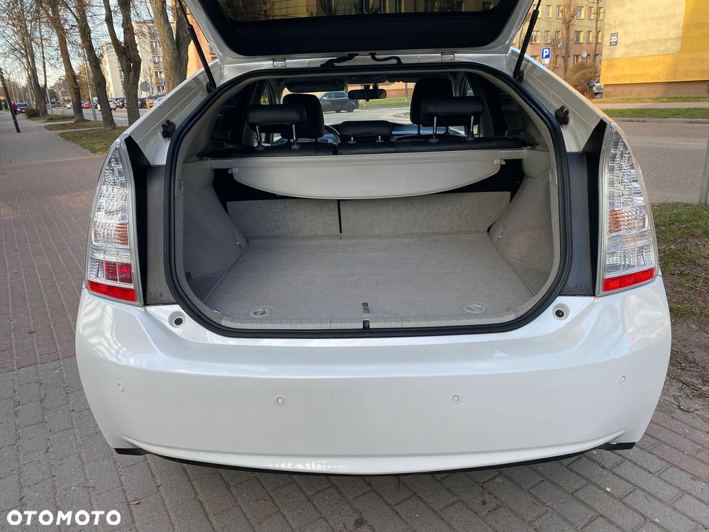 Toyota Prius (Hybrid) Comfort - 14