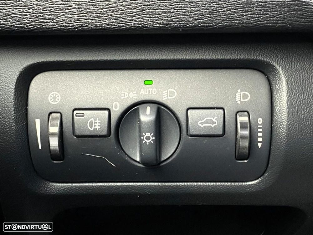 Volvo V40 1.6 D2 R-Design - 27