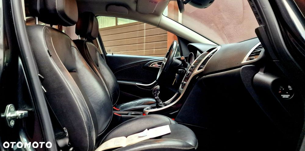 Opel Astra 1.6 T Cosmo - 8