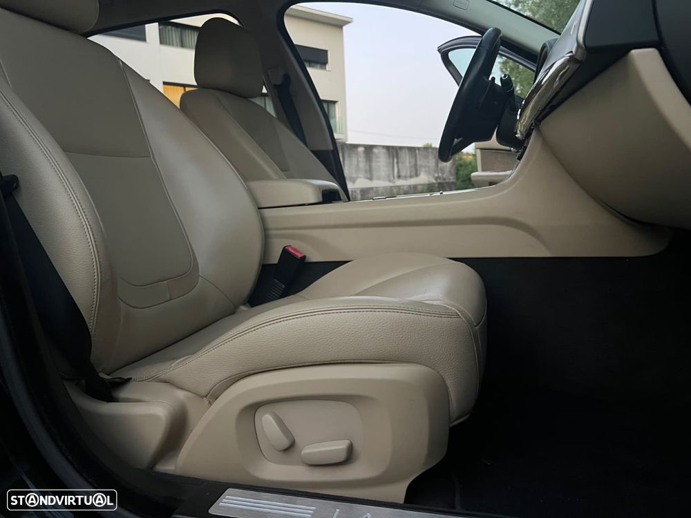 Jaguar XF Sportbrake 2.2 D Premium Luxury - 24