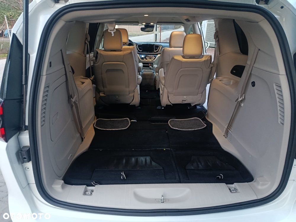 Chrysler Pacifica - 24