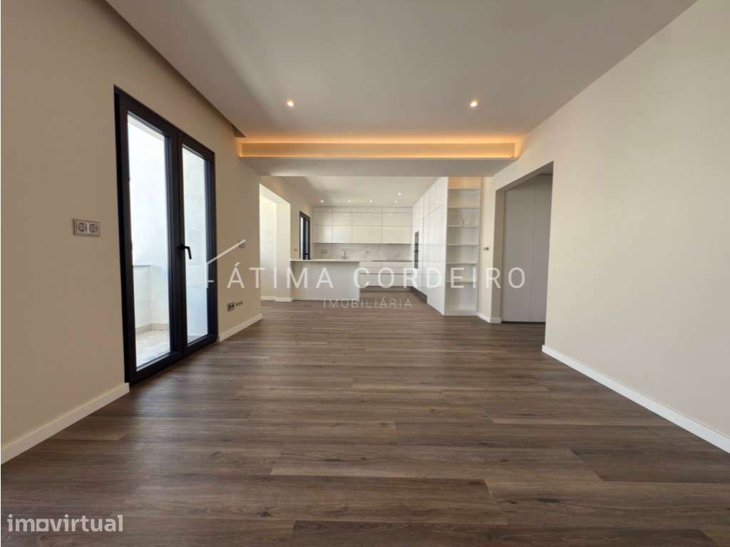 Apartamento T4 de Luxo com 3 Suítes no Coração de Almada. - Grande imagem: 3/27