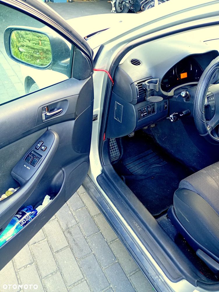 Toyota Avensis - 19