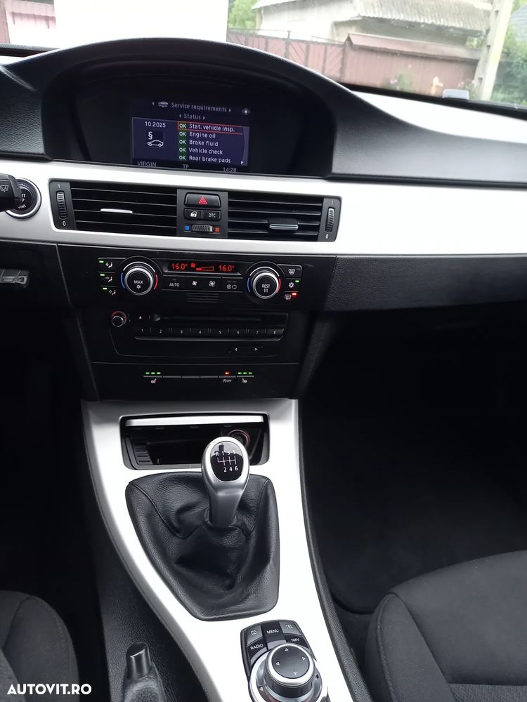 BMW Seria 3 318d Touring - 10
