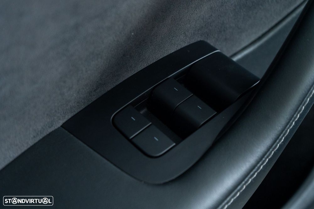 Tesla Model Y Long Range Dual Motor AWD - 24