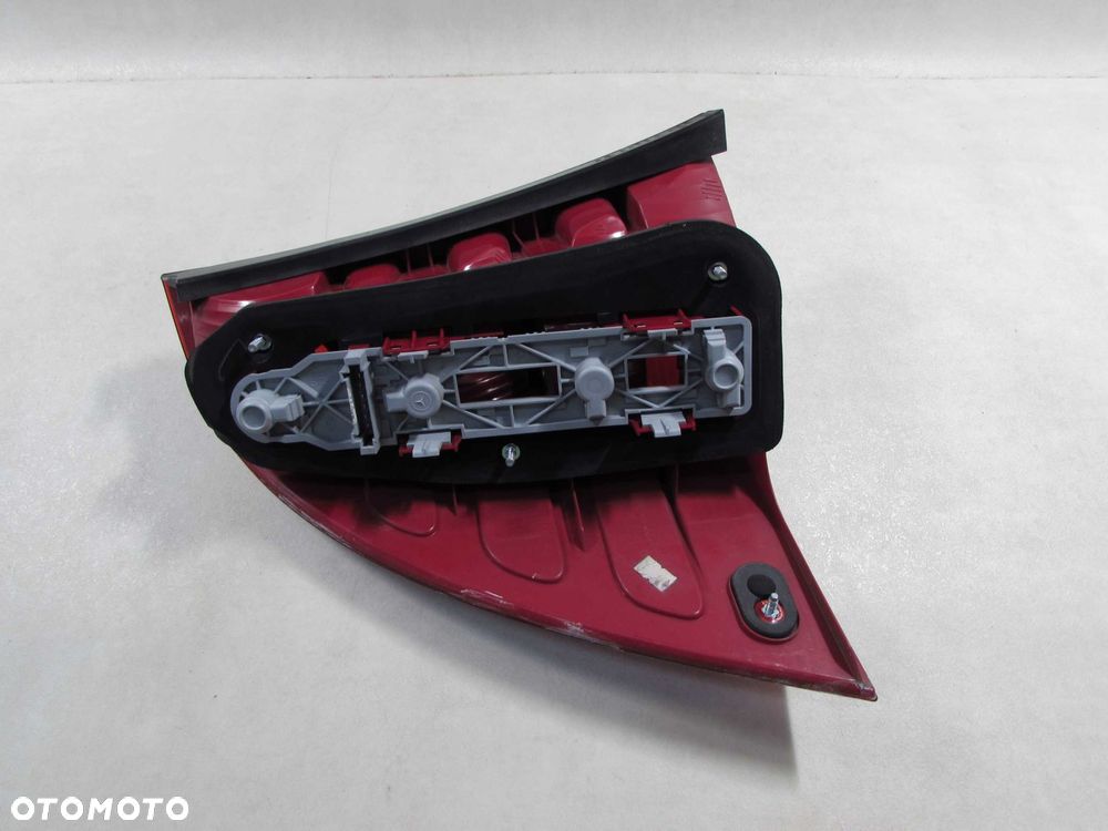 MERCEDES C KLASA W203 KOMBI LIFT LAMPA PRAWY TYL 2038202464 04-07 - 4