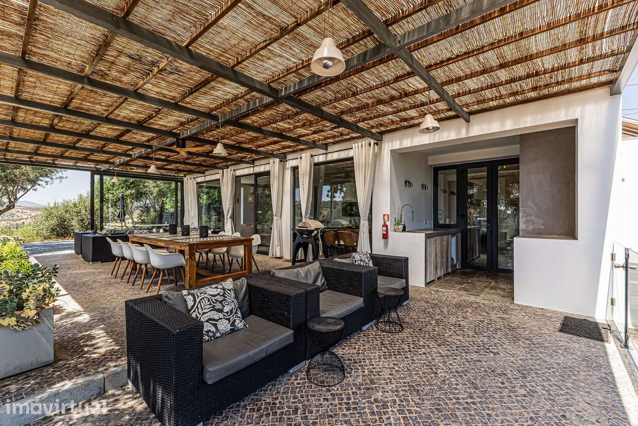 Villa T4 contemporânea à beira do rio no coração do Algarve - Grande imagem: 4/52