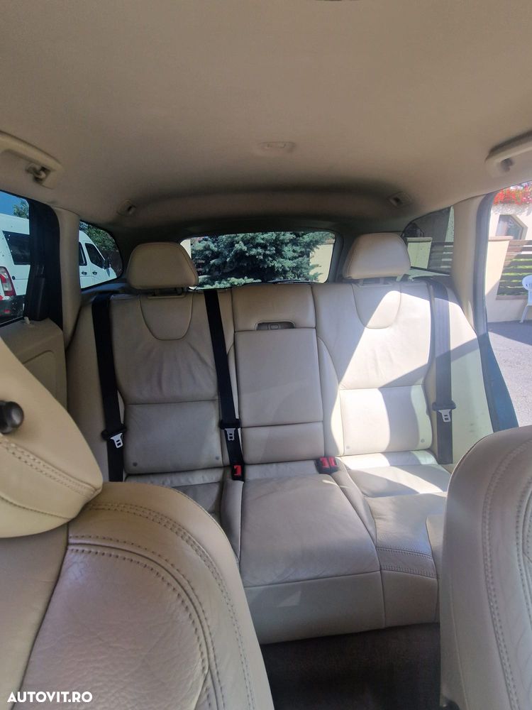 Volvo XC 60 2.4D AWD Momentum - 6