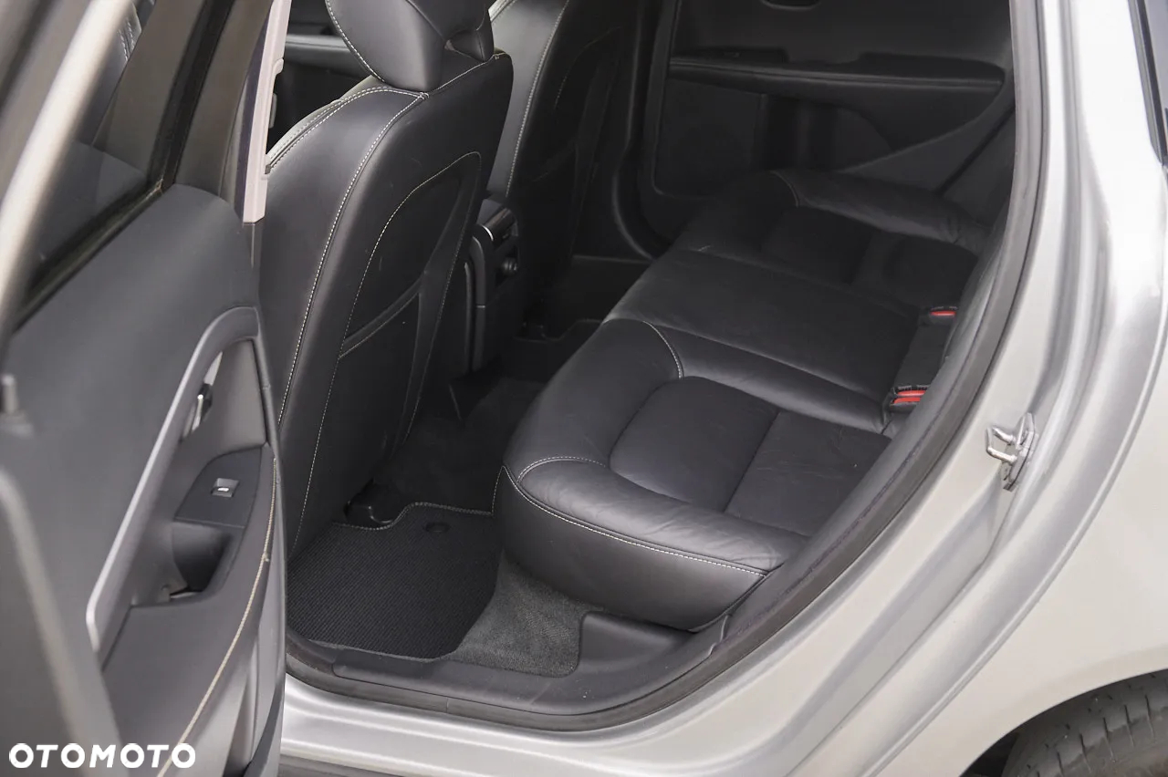 Volvo V70 D4 Black Edition - 16