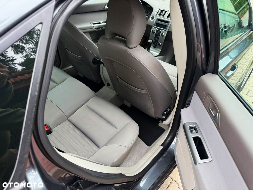 Volvo S40 2.0D Momentum - 17