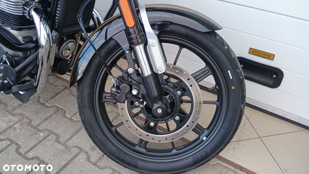 Royal Enfield Super Meteor - 24