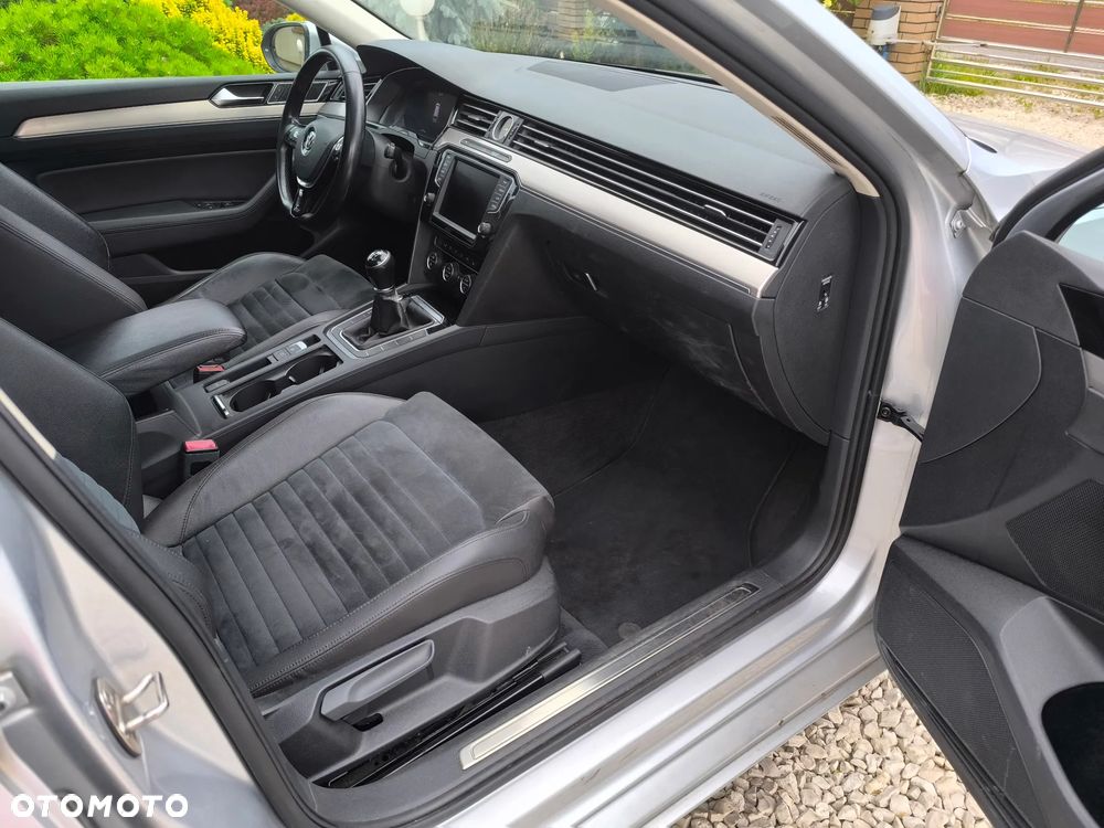 Volkswagen Passat 2.0 TDI SCR Highline - 27