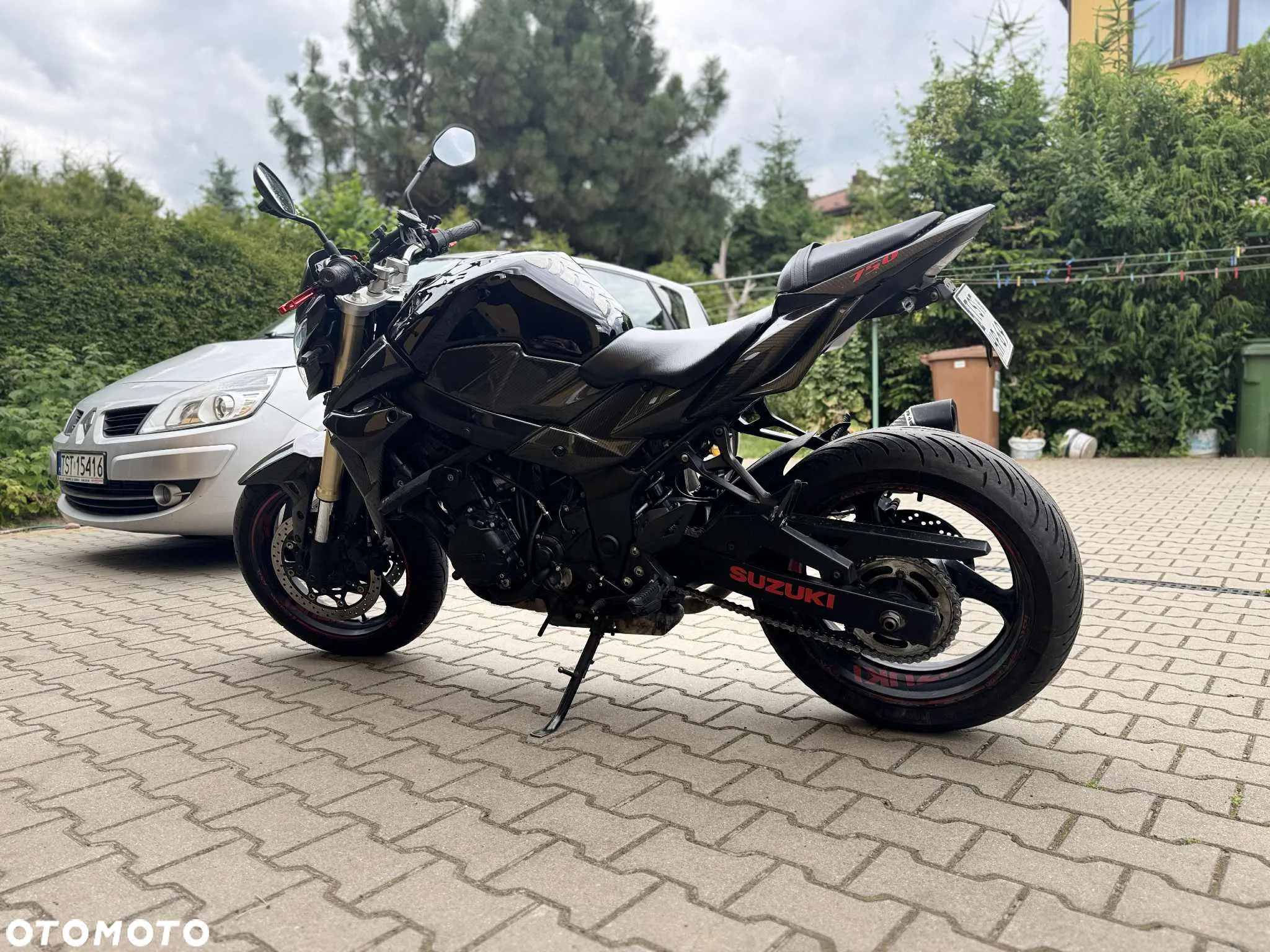 Suzuki GSR - 6