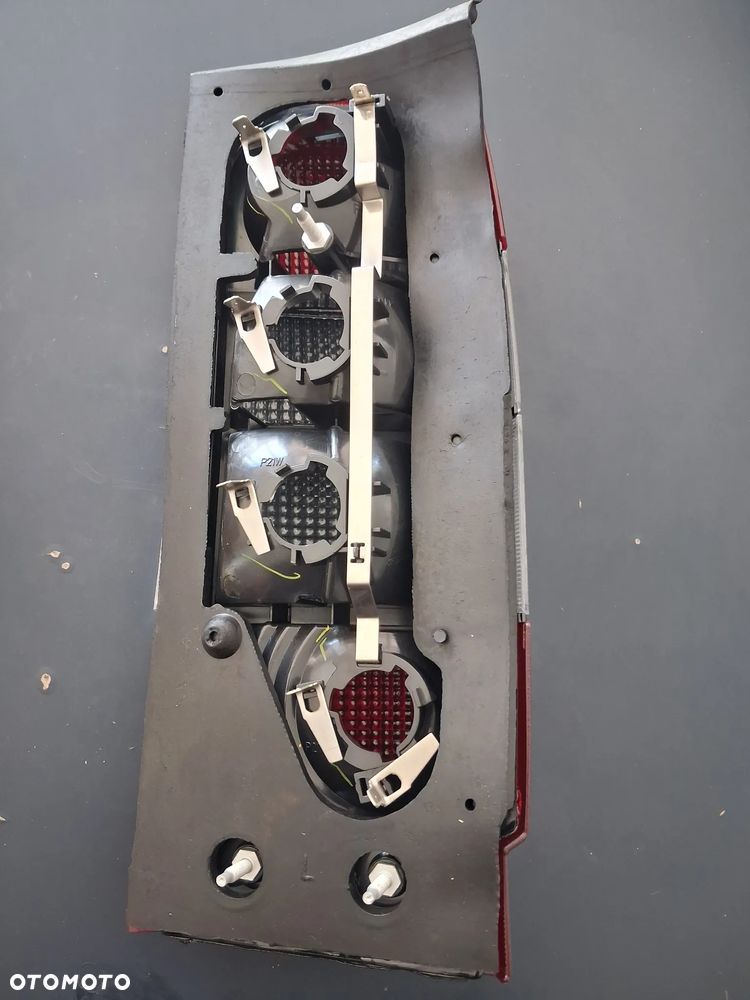 LAMPA TYŁ LEWA VOLVO 740 760 940 960 KOMBI 1982-94 - 2