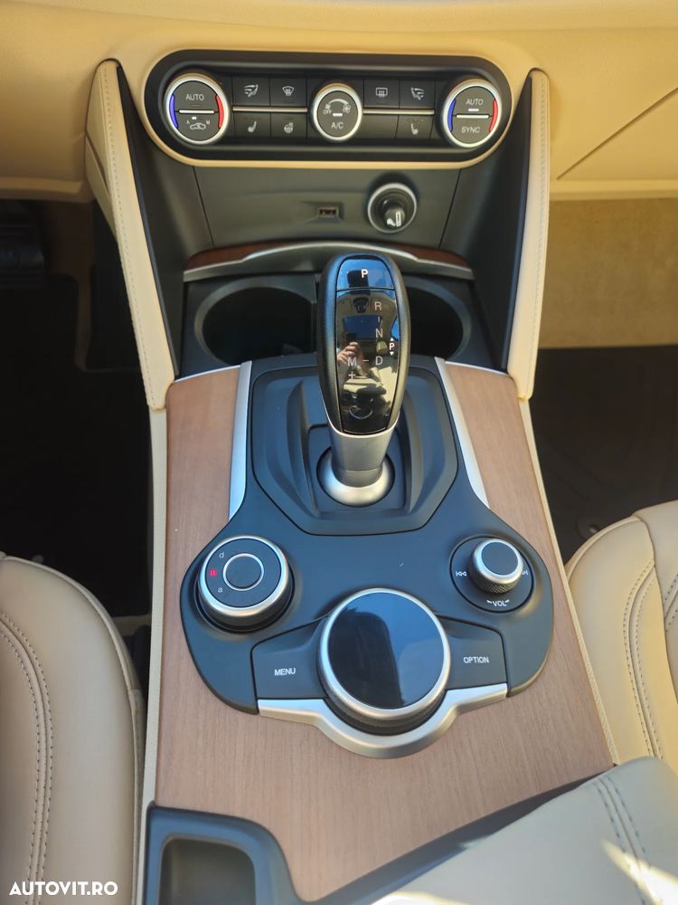 Alfa Romeo Stelvio 2.0 Turbo AWD AT8 Super - 28