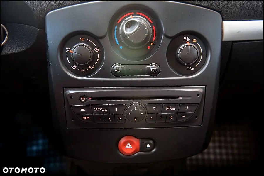 Renault Clio - 22